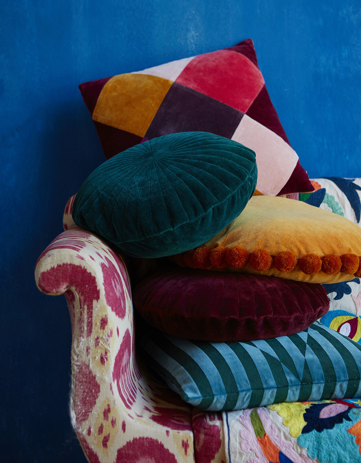 Round cheap velvet pillow