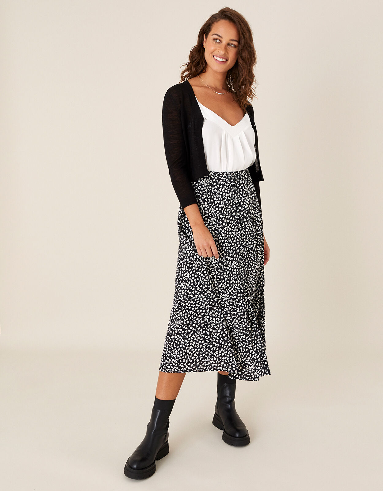Button Shrug in Linen Blend Black