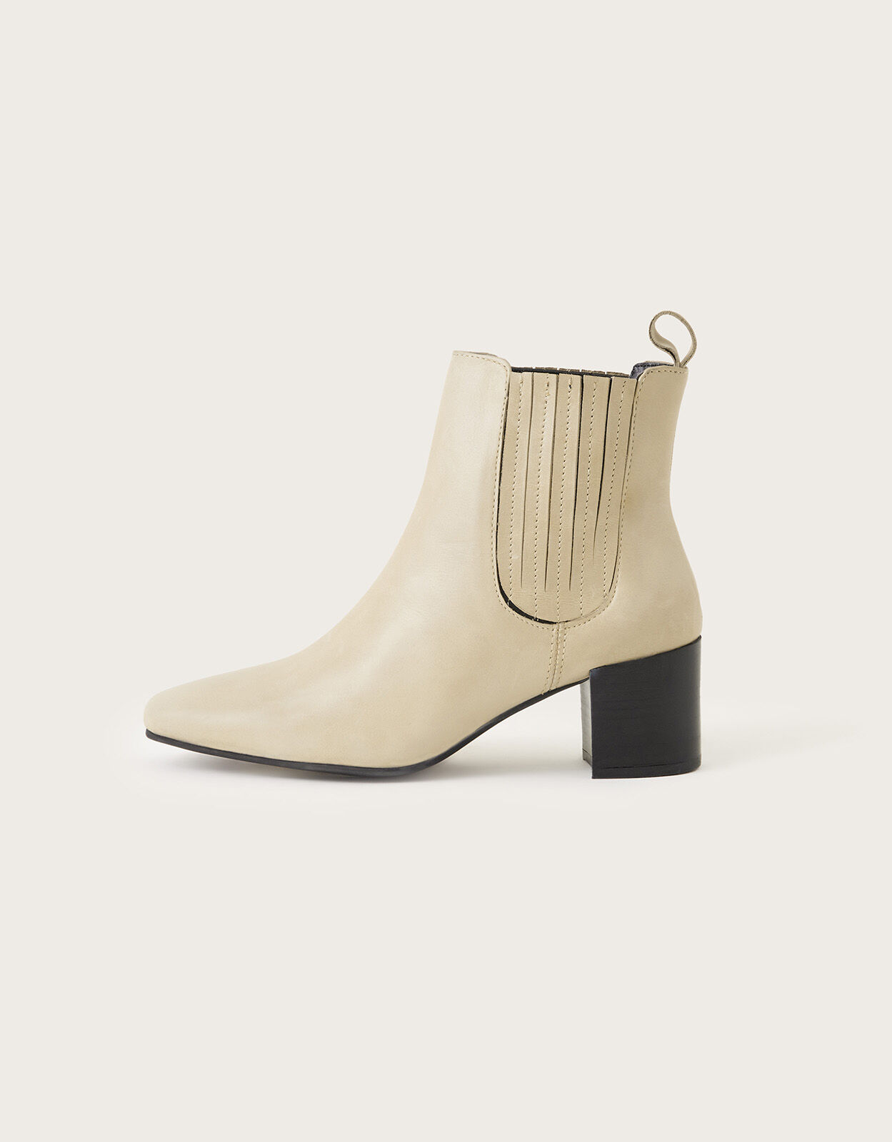 White boots 2025 square toe