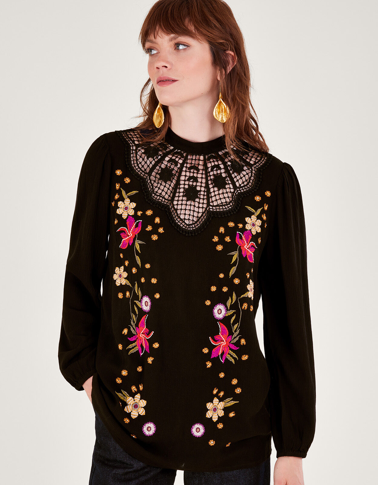 他の人はこちらも検索 Black Top Embroidered Floral Cutwork | T-shirts & Tops トップス