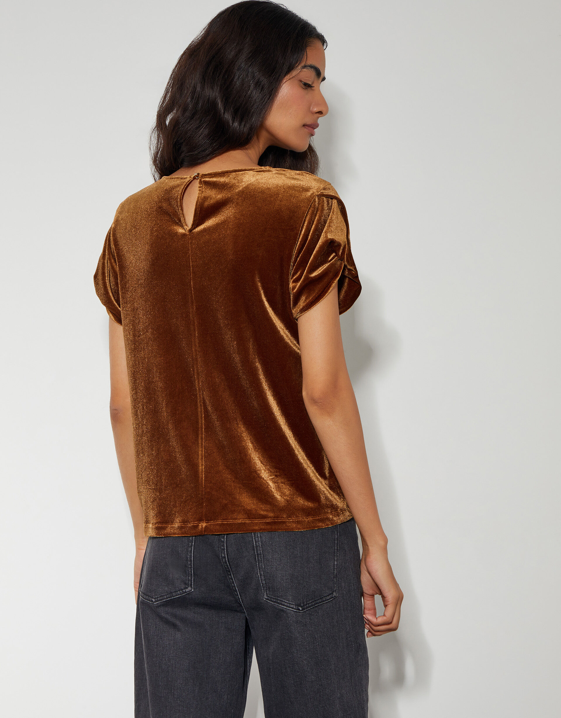 Velvet t shirt outfit discount
