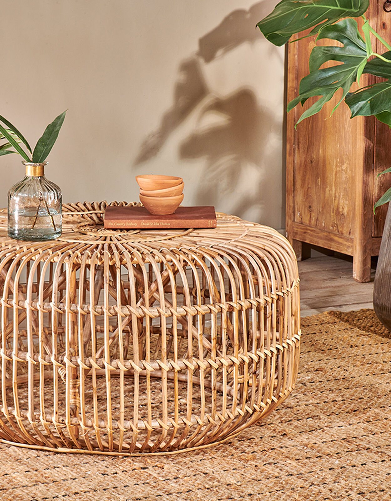 Large round wicker sales coffee table