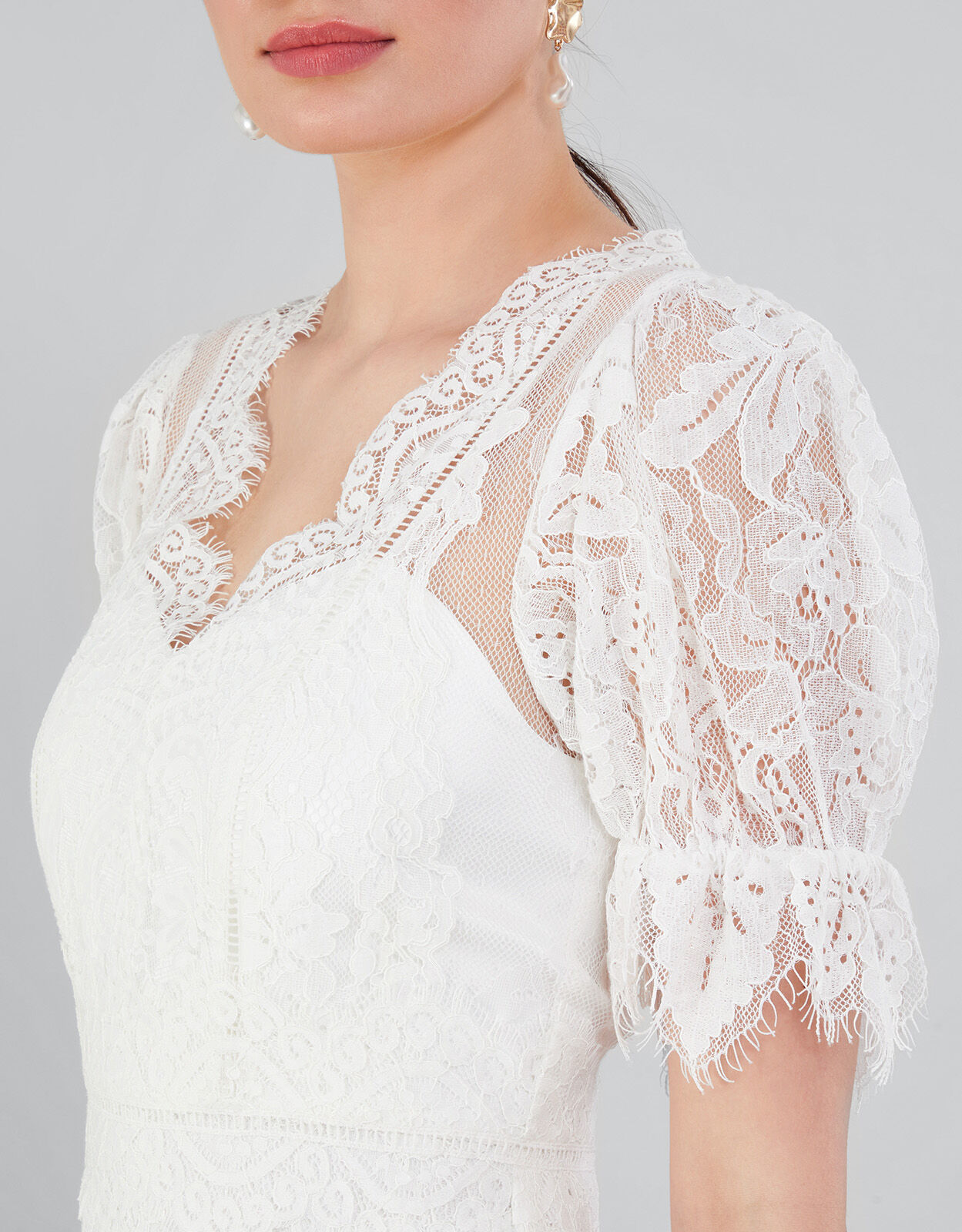 Chantilly lace bridal outlet