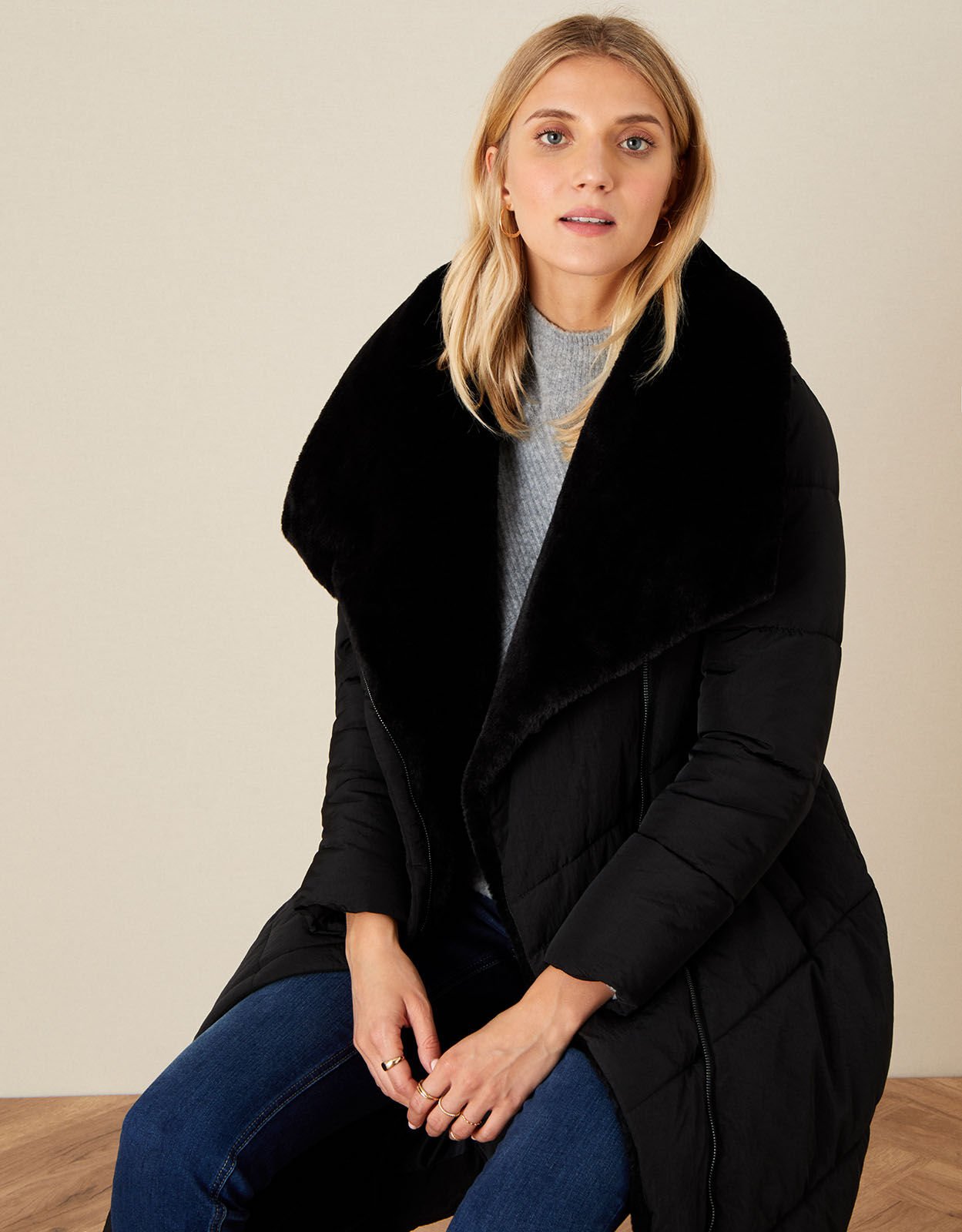 Black fur collar coat womens store