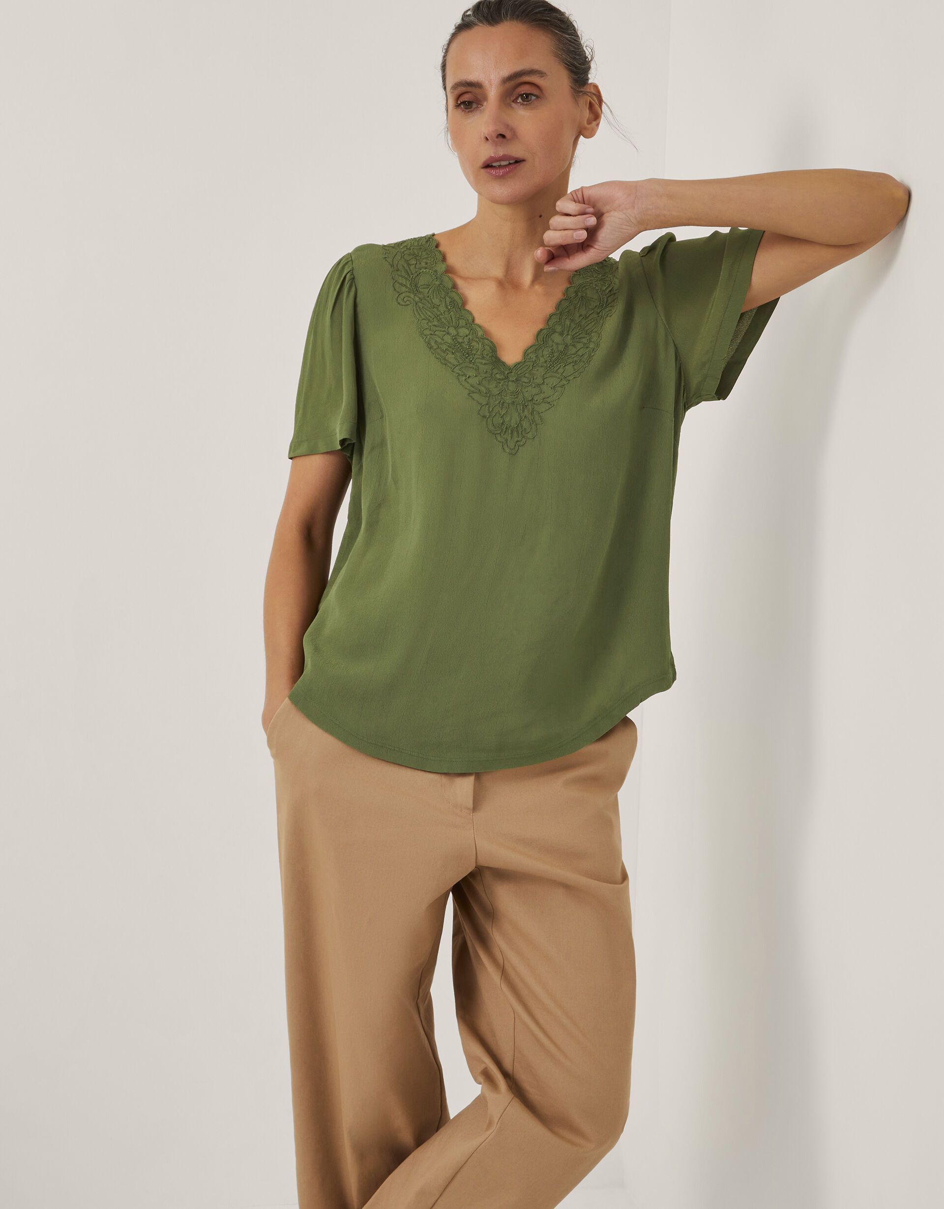 Lisa Embroidered Lace T-Shirt Green
