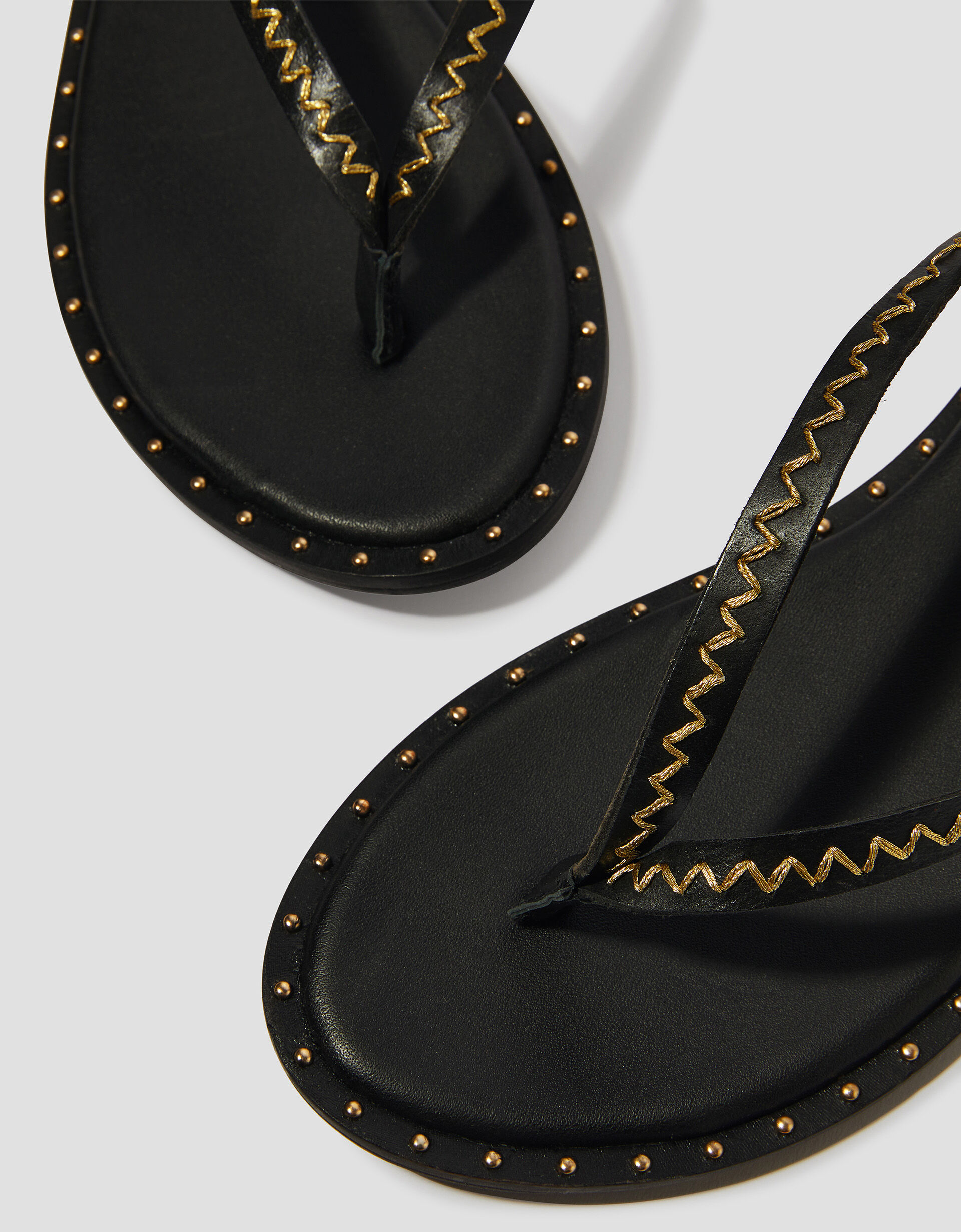 Strappy flip flops sandals 2025