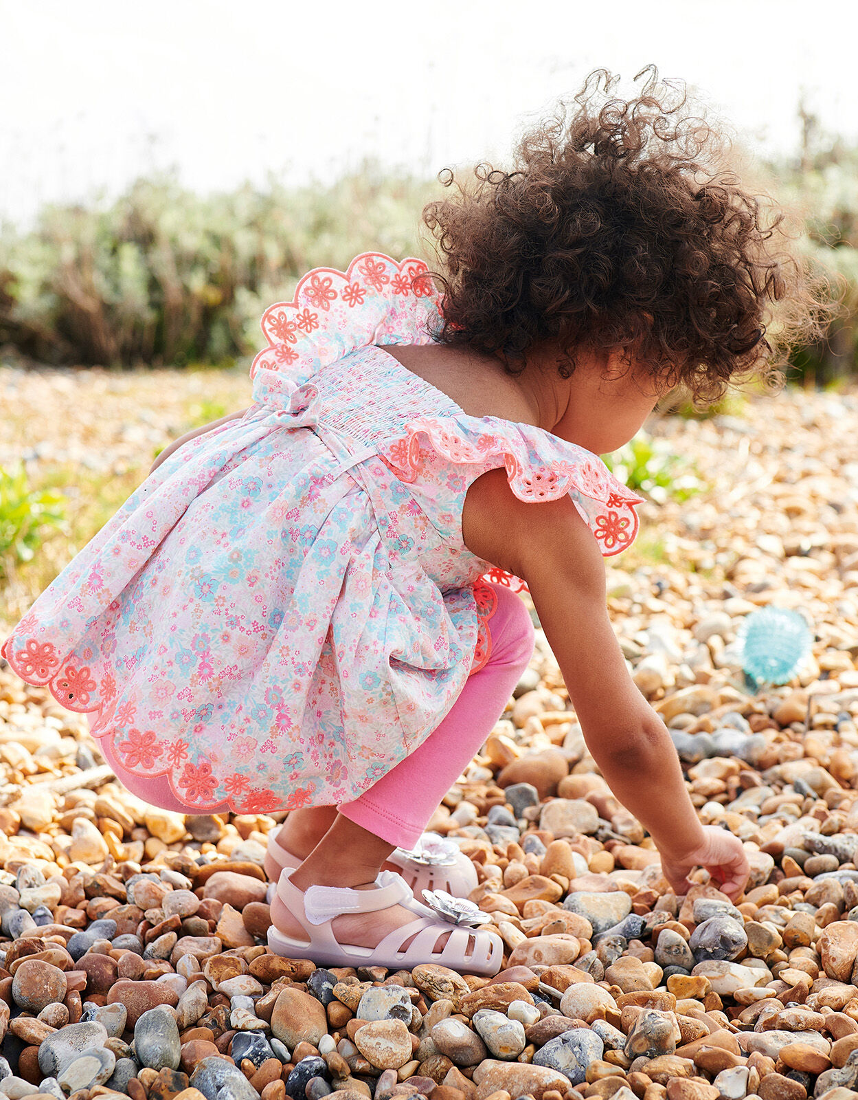 Little girl dresses top with leggings