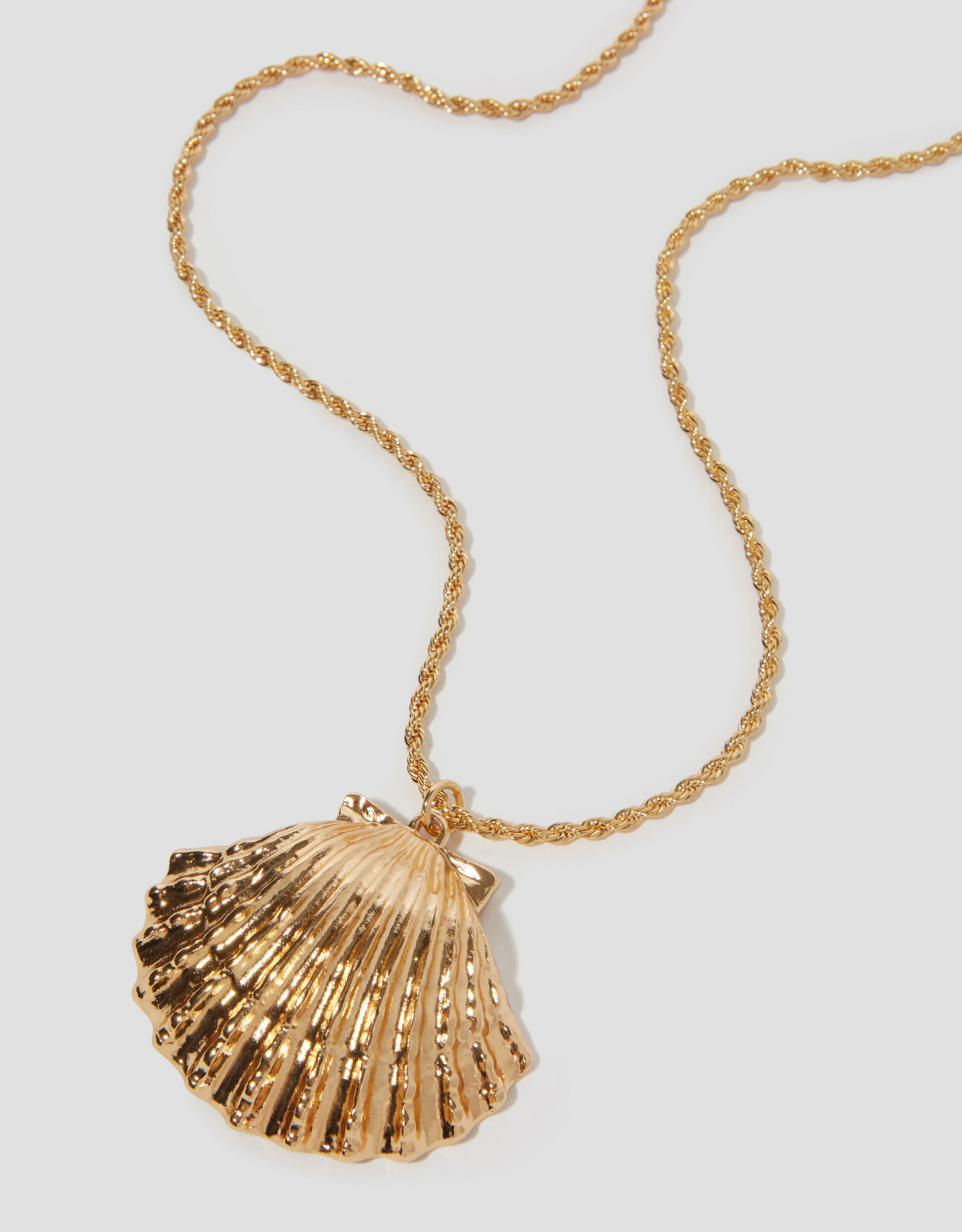 Shell Pendant Twist Chain Necklace