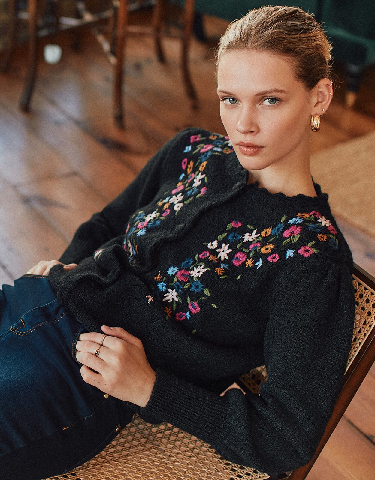 Cardigan with embroidered flowers clearance