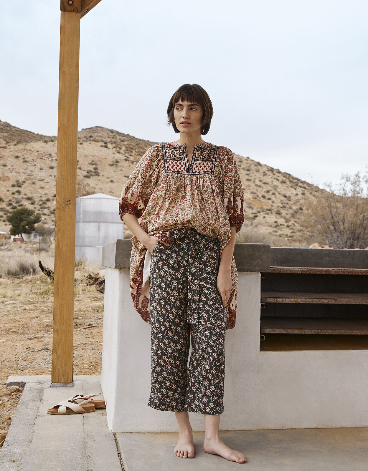 brown linen cropped trousers