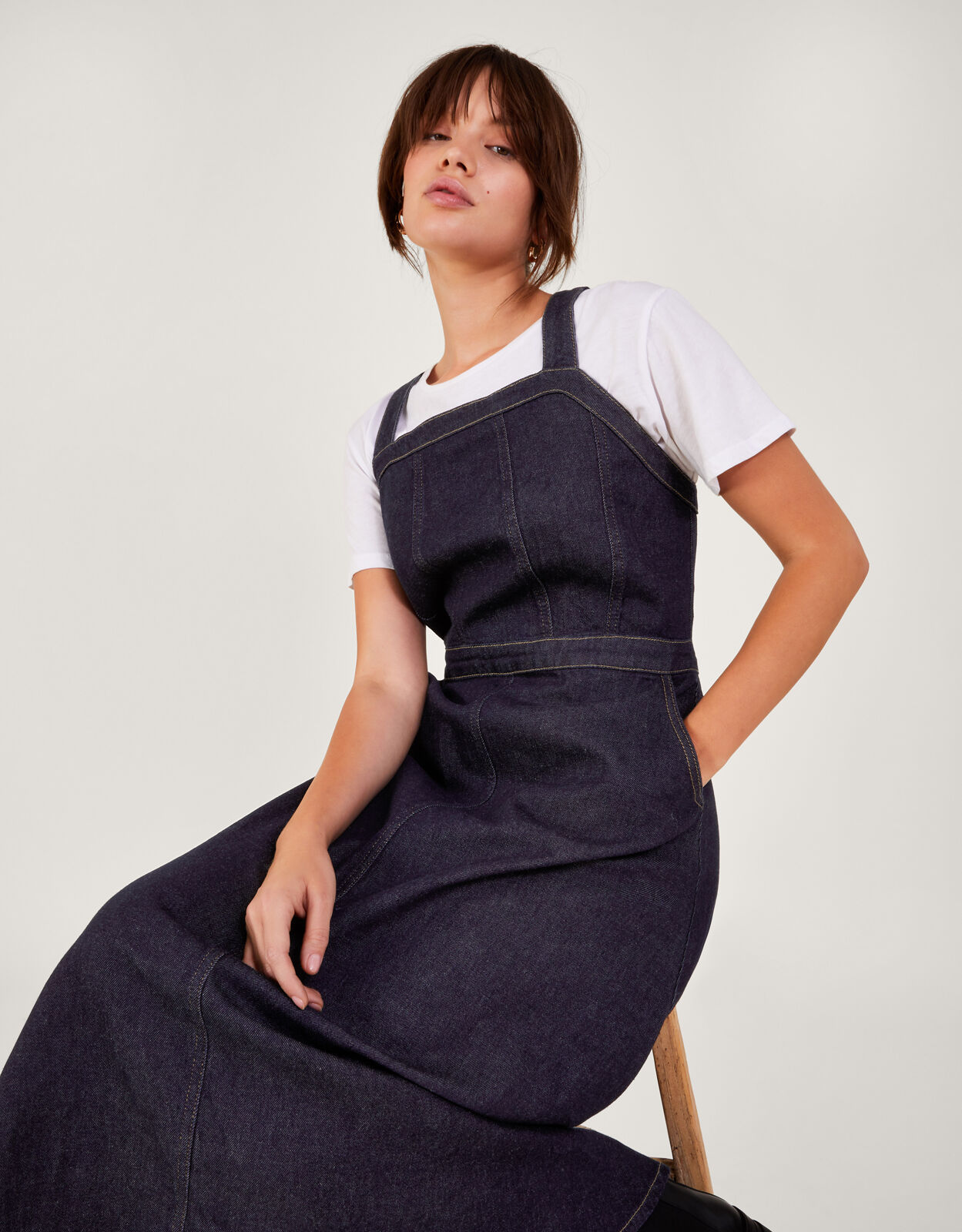 Long denim best sale pinafore dress uk