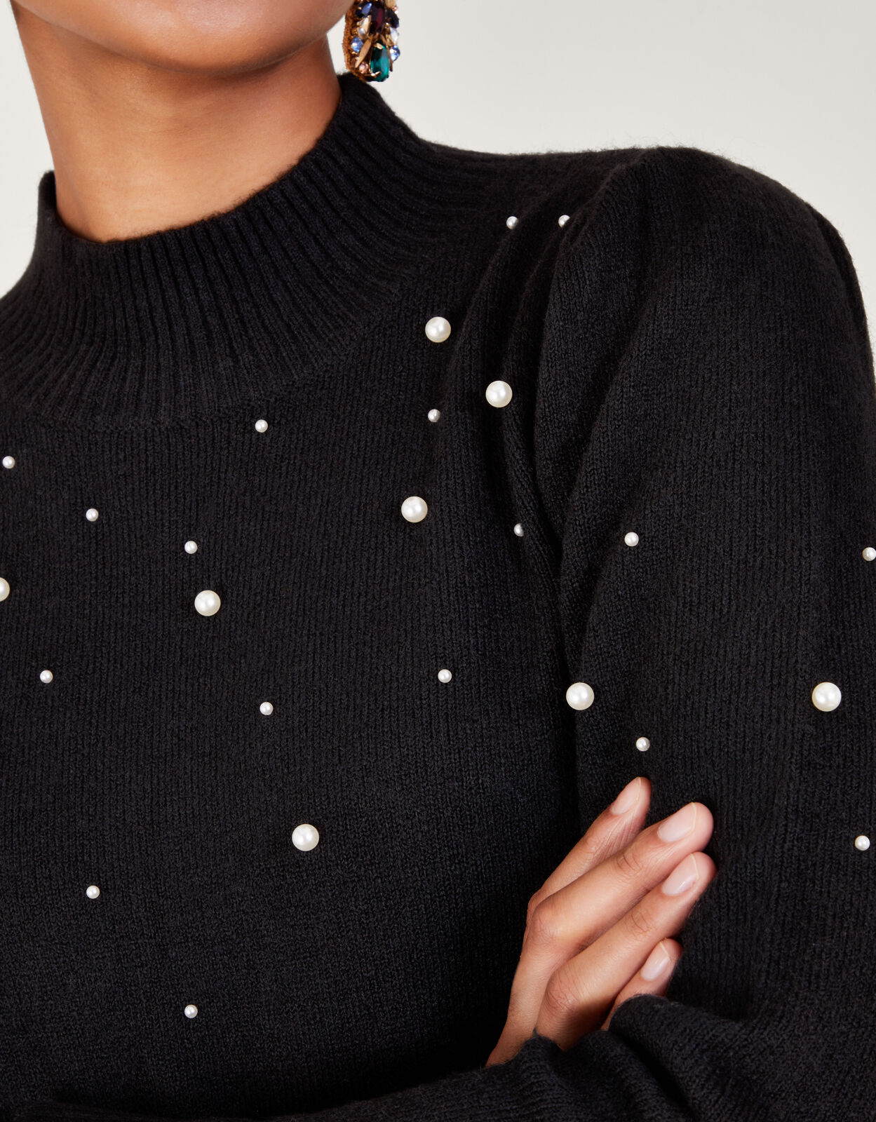 Black jumper with pearls outlet