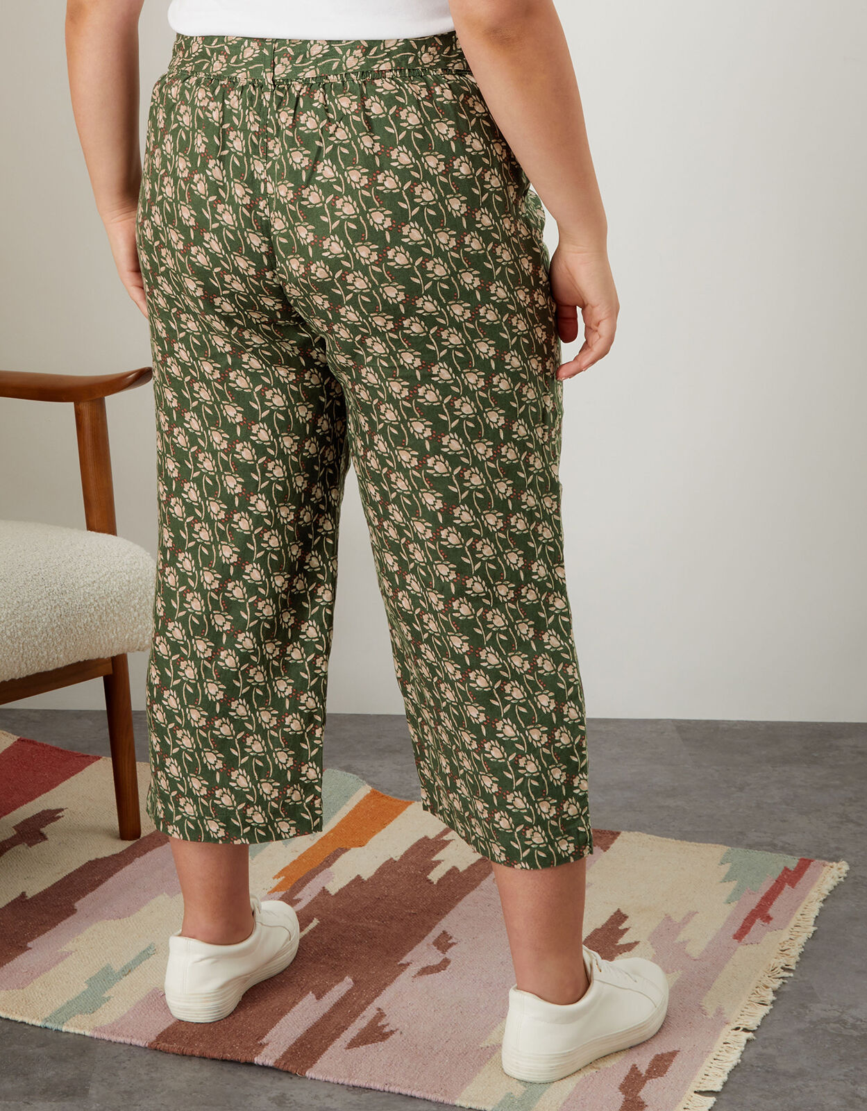 brown linen cropped trousers