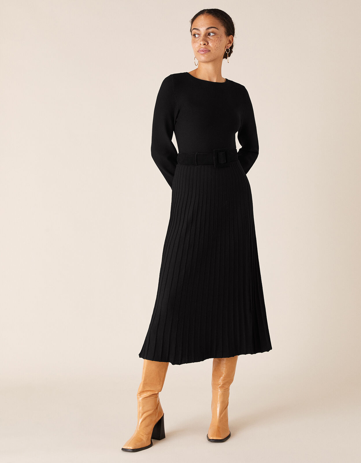 Black dress with pleated skirt cheap