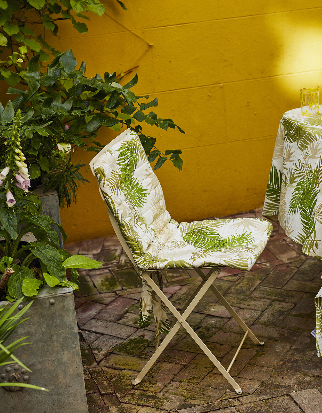 Large clearance chair cushion