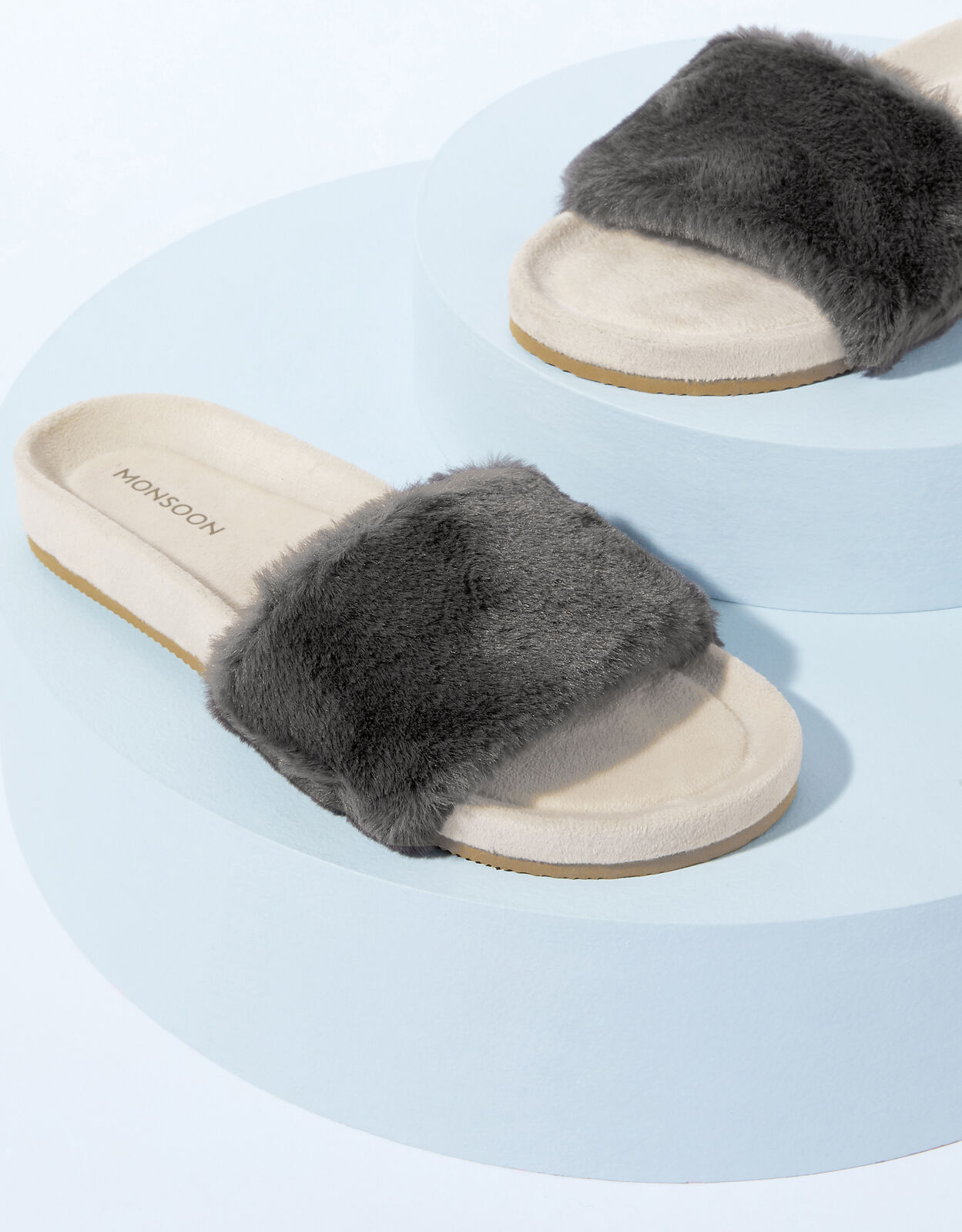 Faux fur 2025 slider slippers uk