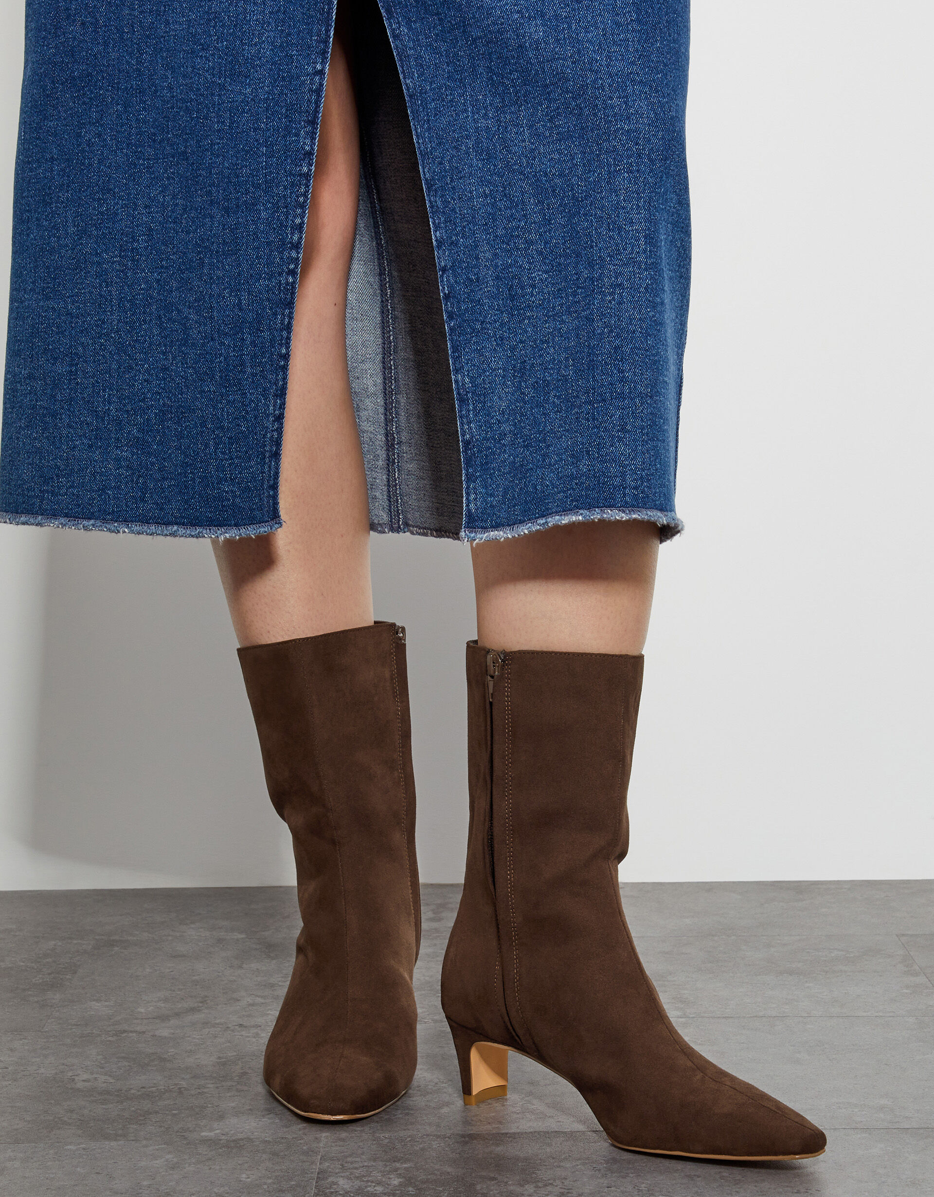 Pointed brown boots 2025