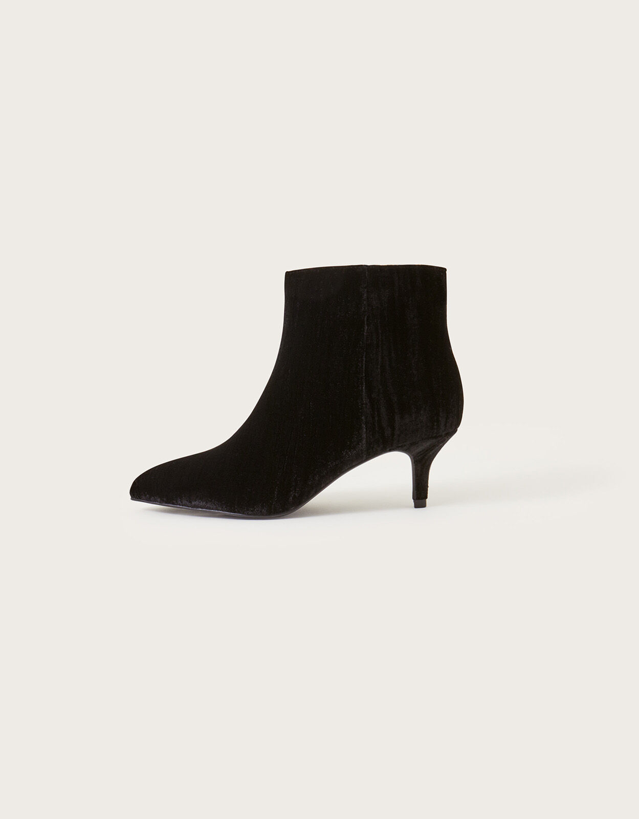 Black velvet hot sale boots uk