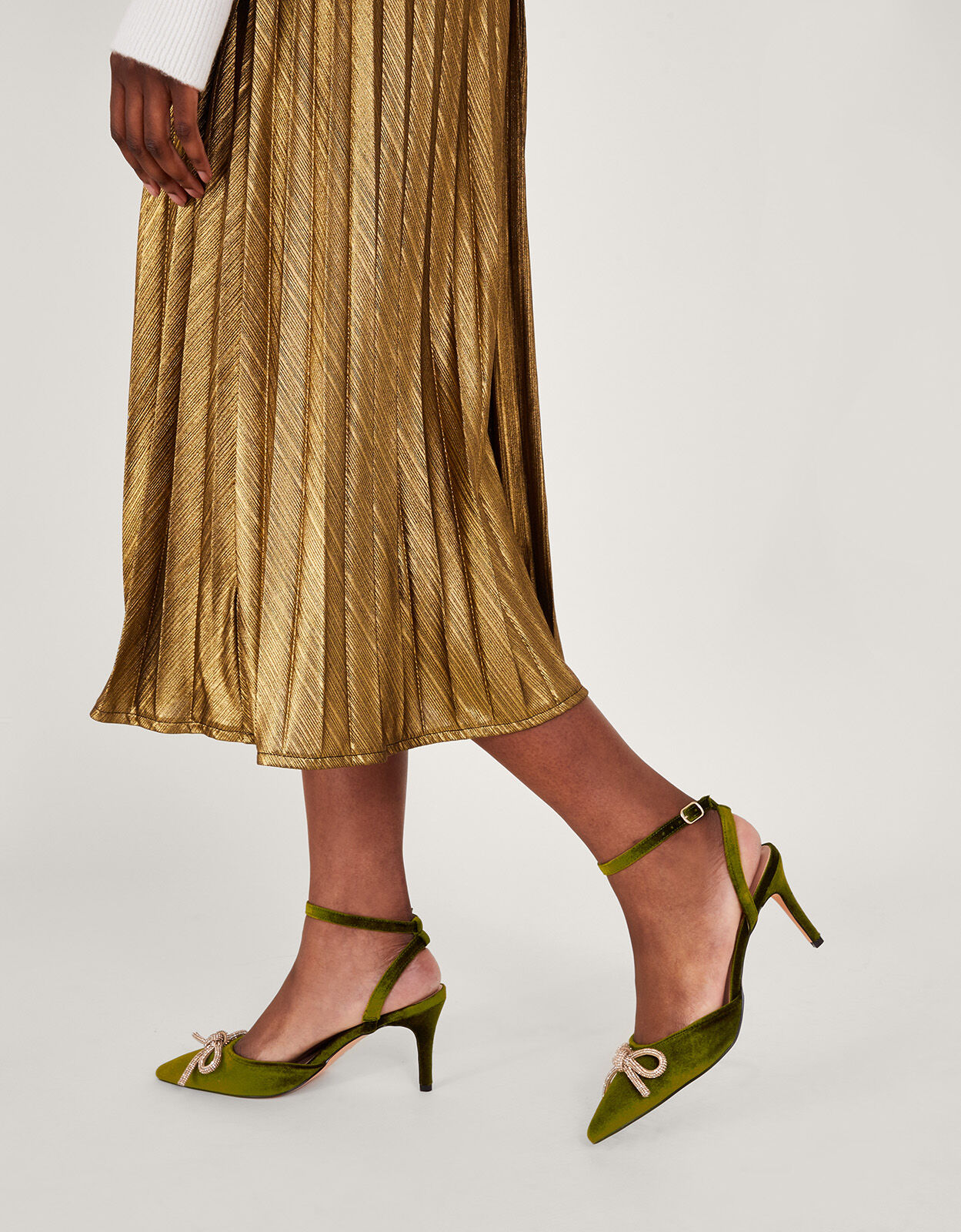Green pointed heels online