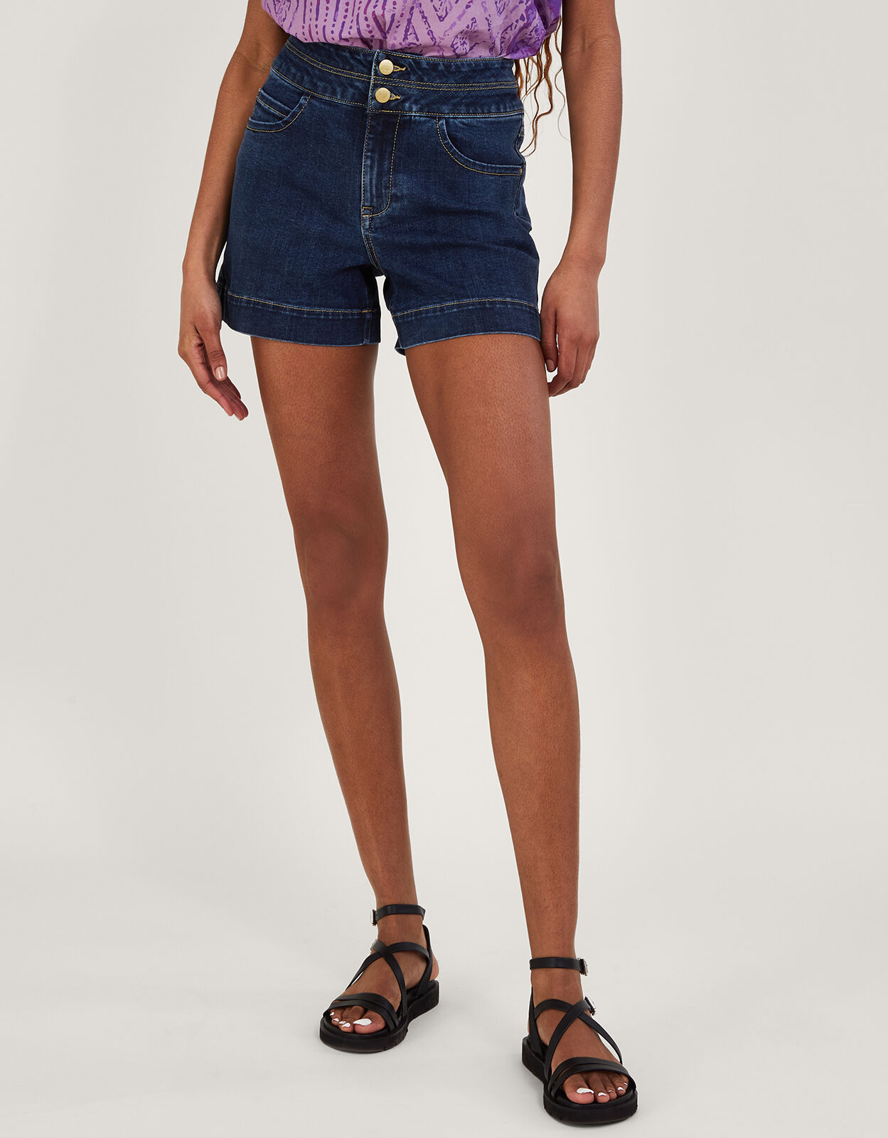 Short blue jean shorts discount