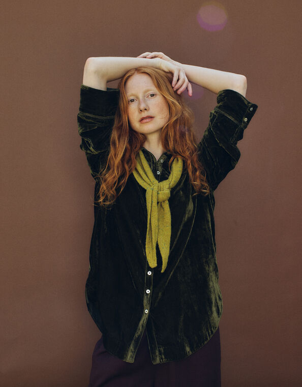 East Nyla Velvet Shirt, Green (OLIVE), large