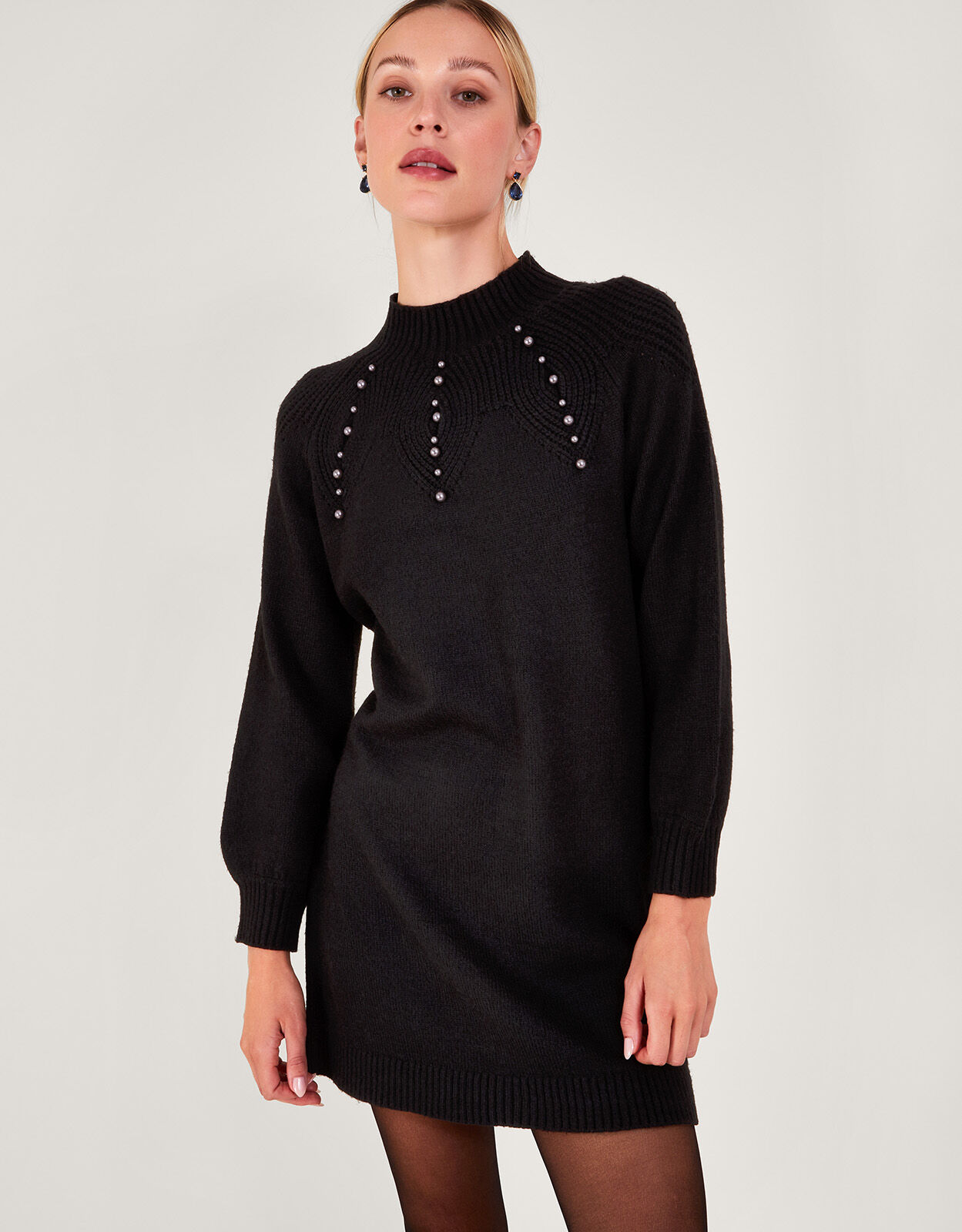 Black dress with pearl neckline sales