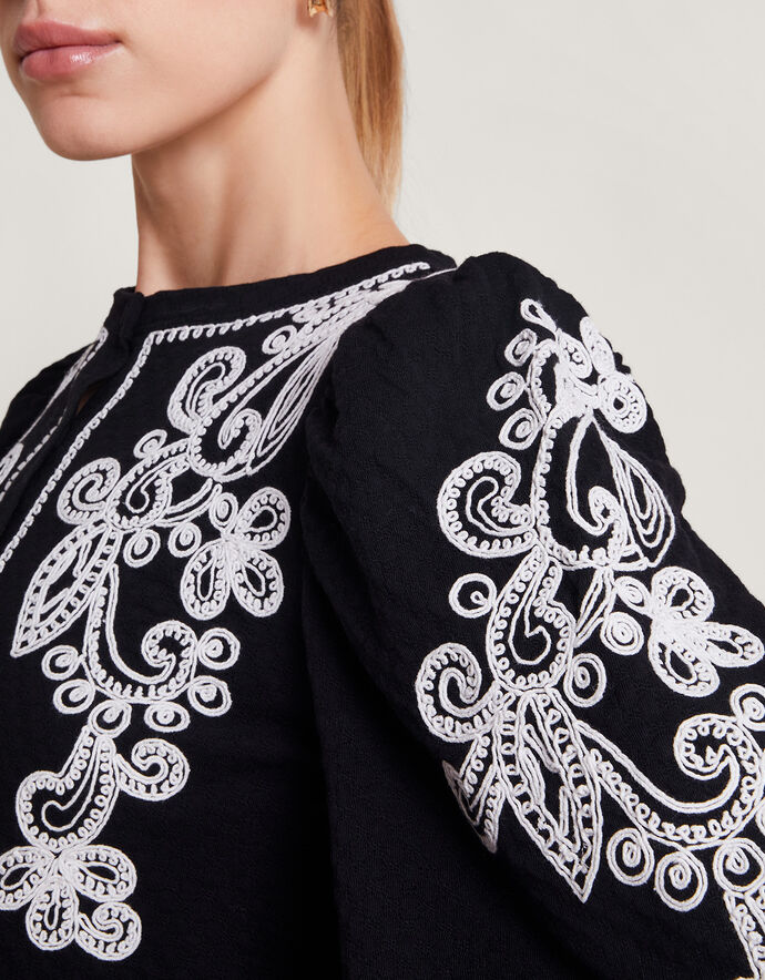 Niya Embroidered 3/4 Sleeve Shirt