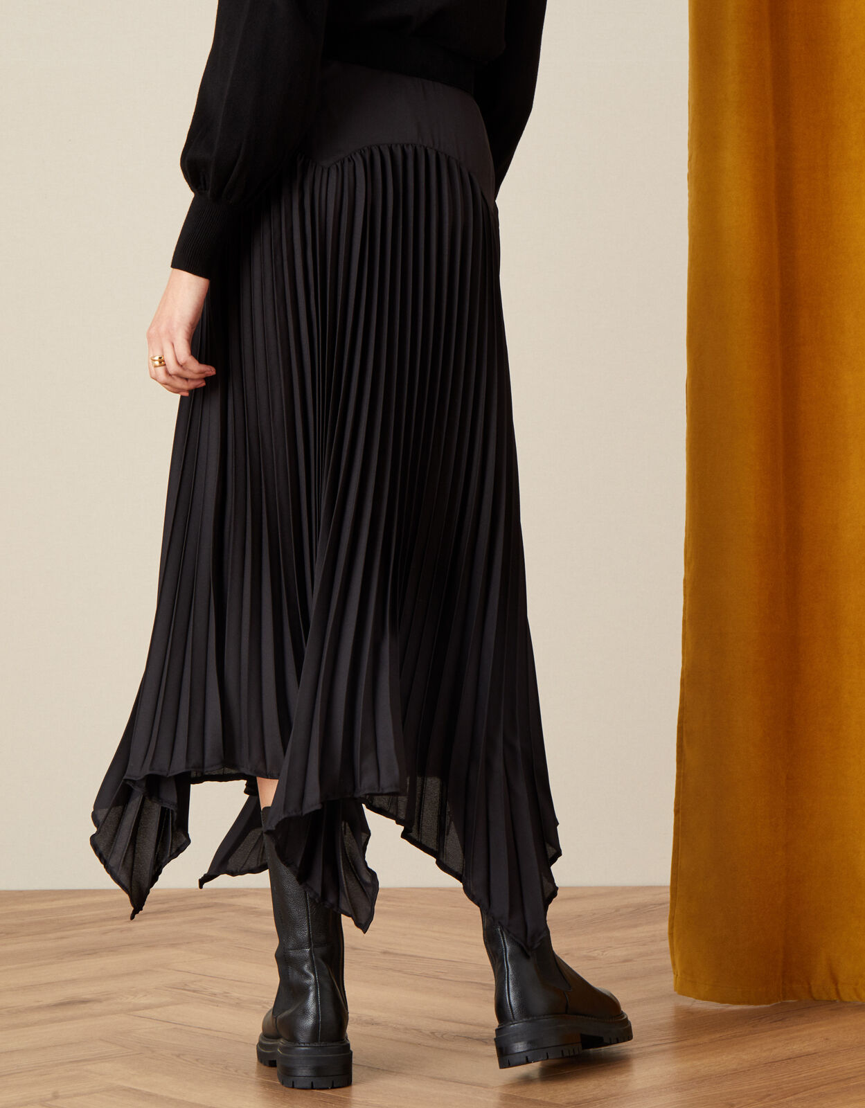 Black leather handkerchief skirt store