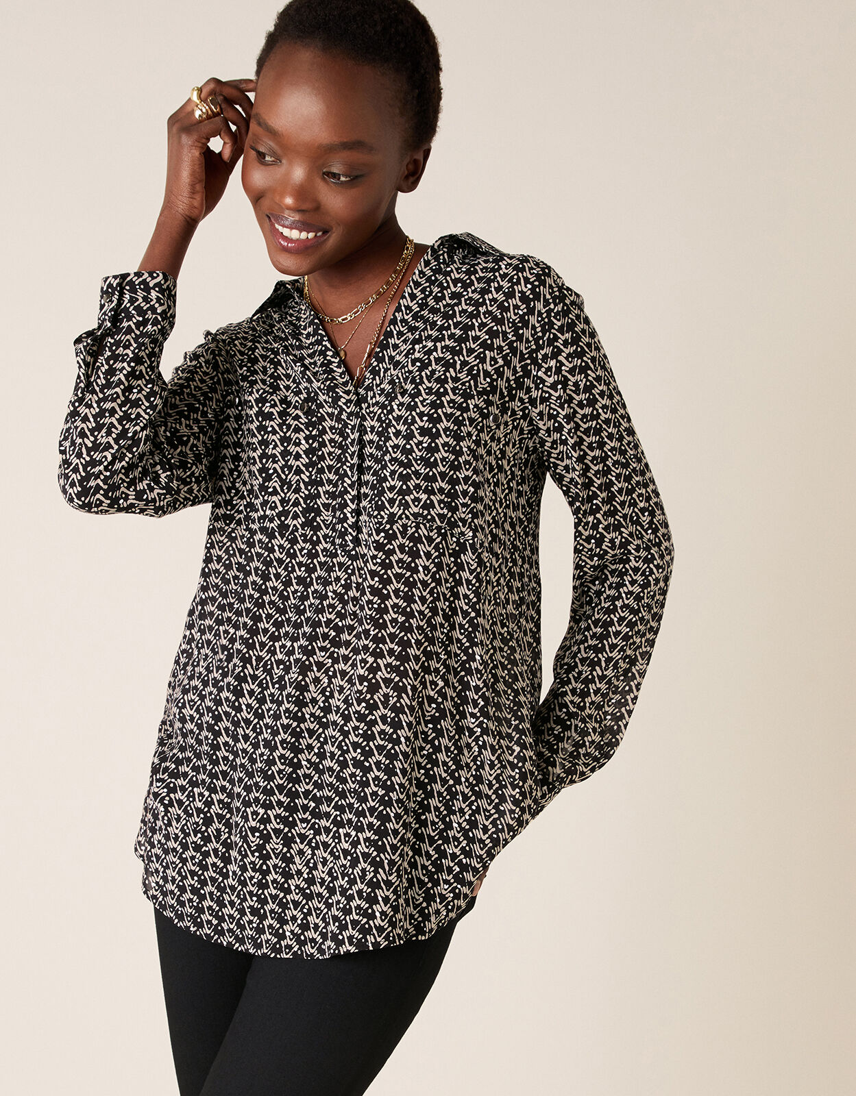 Printed Longline Shirt in Sustainable Viscose Black