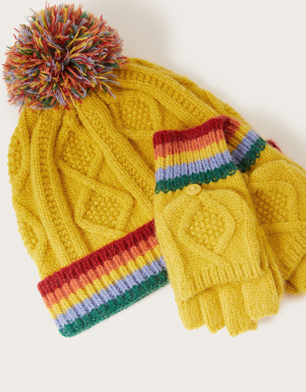 Mustard hat shop and gloves