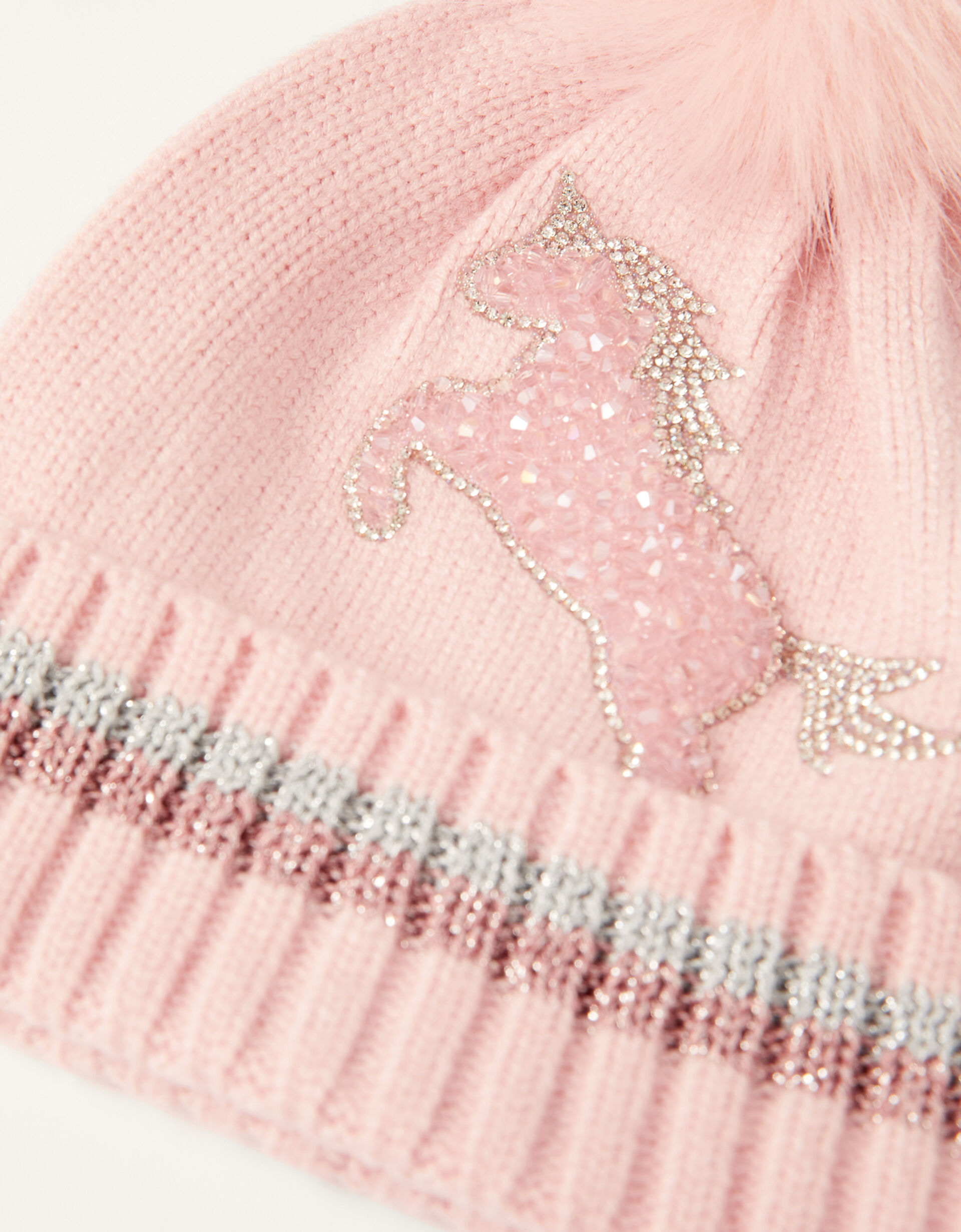 Suzie hat