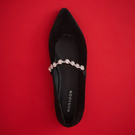 SHOP SHOES & ACCESSORIES